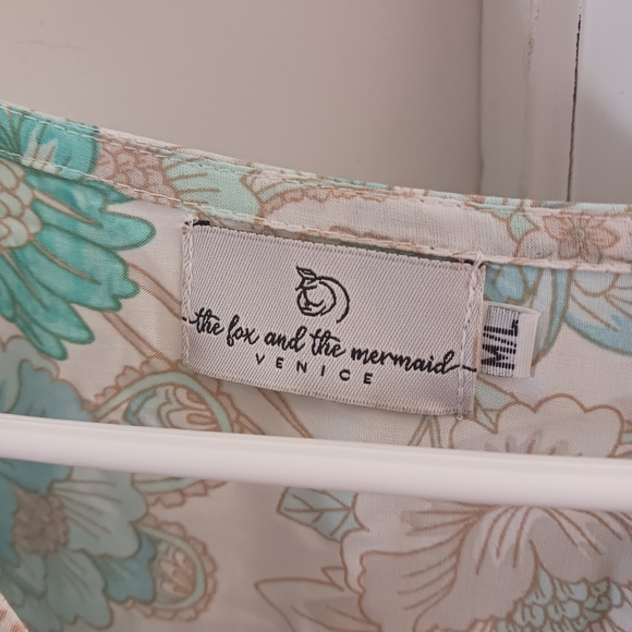 Elegant Floral Mini Dress in Cream and Blue - Picture 8 of 10